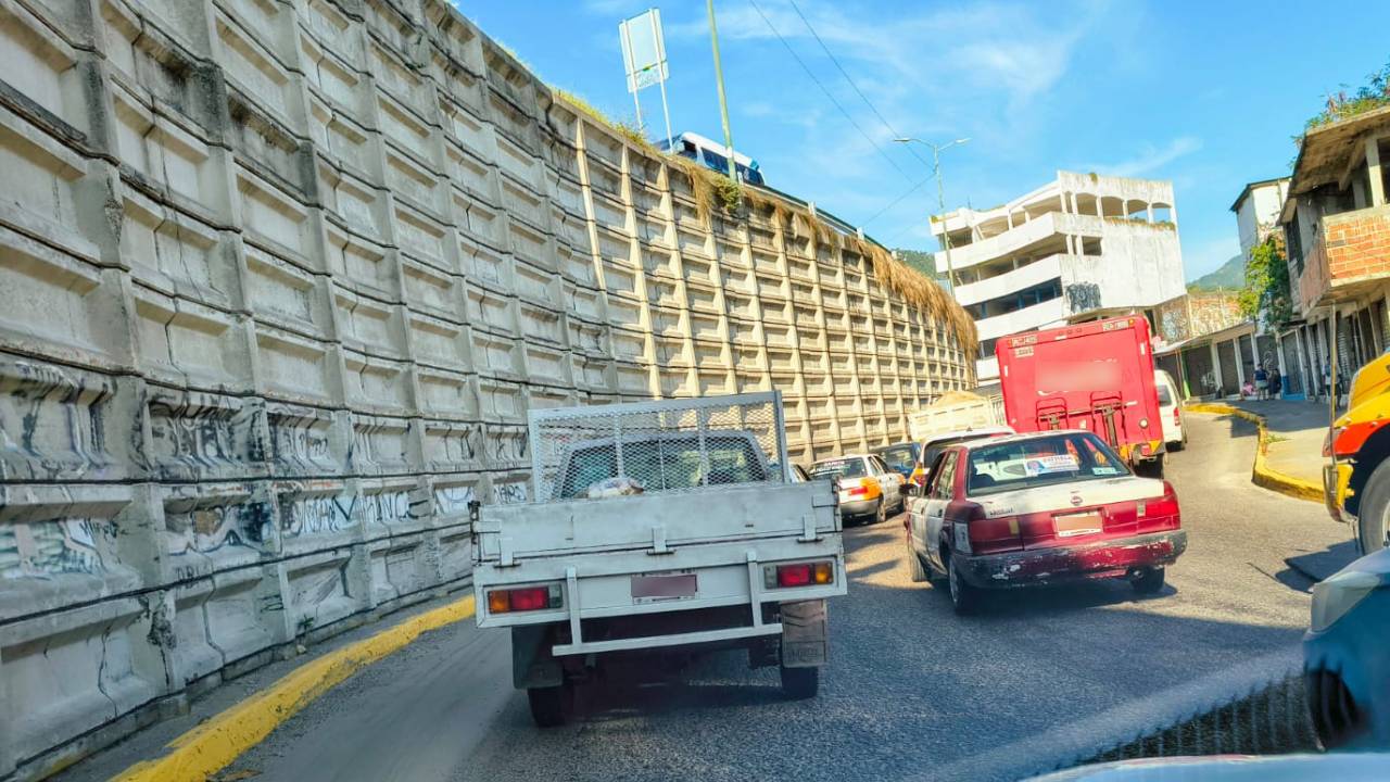 Tráfico hoy en Acapulco: protesta y fallas viales causan demoras